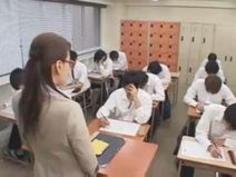 ドS熟女教師の北島玲がテスト時間中にドМ生徒の口バイブを堪能する