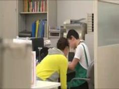 フランクな格好の美乳図書職員が騎乗位でビクビク中イキ