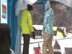 【マジックミラー号】 ダーリンがいても おかまいなしww ヌルヌルマッサージで興奮した男女が一線をこえズボッと挿入しちゃってる‼