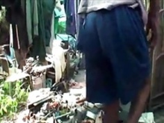 若い日本の妊婦は、ホームレスの男とセックスする