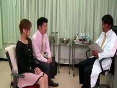 【吉沢明歩】ダンナの前で…感じすぎて潮吹きも魅せる人妻…