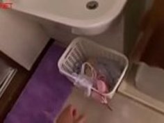 姉の入浴中に脱衣カゴから下着を拝借しようとした弟をパンティ手コキｗ【里美ゆりあ】 パンティでオナニ