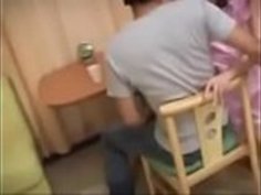 ホットアジア系日本人のお母さんと息子が素敵なセックス