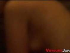 アジア人はシャワーを盗んだ