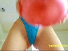 Kotora Mafuneが彼女のデビュームービー水着に登場