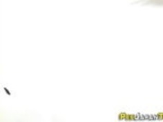 日本の小児は排尿する