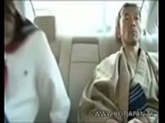 かなり日本人の女の子 - セックス・オン・ザ・カー