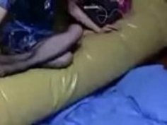 若い日本人の妻が隠れたカムで犯された