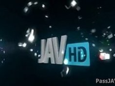 大きな雄鶏に乗っているスーパーファインアジアのベイビージュンナ原