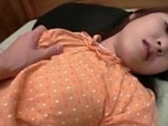 POVでのオマンコの演奏で可愛い日本の十代の若者