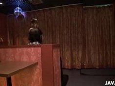 ギャルピンサロ嬢が汚いオヤジにフェラチオして口内射精ごっくん