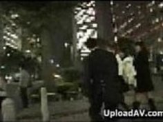 【熟女エロ動画】痴女なセクシー女優たちに逆ナンパされたリーマンがヤラれちゃう