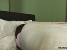 アジアの妻のおもちゃ彼女のおなかをクソ