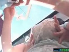 巨乳な日本人の女の子が盗んだり、1/4に犯された - 彼女の名前は何ですか？