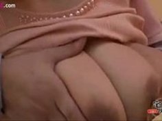 巨乳お姉さんの股間に手を突っ込んでマ○コをイジメるのたーのしー！｜イクイクXVIDEOS日本人無料エロ動画まとめ