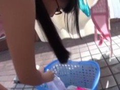 ネガネを掛けたスレンダー巨乳でパイパンの女の子がおオマ○コを指マンされやられちゃった