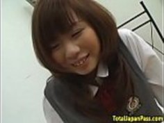 povのアジアの女子高生乗馬