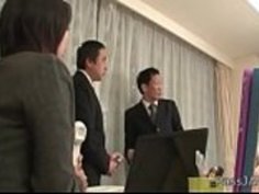 彼女の角張ったボスが必要とするホシサキ・ユウナservicig