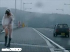 いくつかの古代の日本人は公共のクリップで糞をやっています。