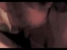 フェラ後に精液を飲む女性