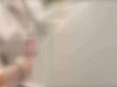 マスクをした可愛い制服ＪＫがトイレでパンツをずらされ彼氏の生チンポ挿入に絶頂