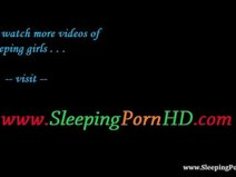 芸術的！！素晴らしい！！寝ている人妻おっぱい吸うという実際ありそうな軽いいたずら夜這いレイプ｜イクイクXVIDEOS日本人無料エロ動画まとめ