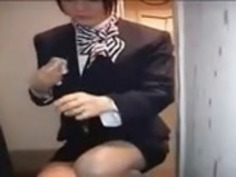 日本人スチュワーデスが手を貸します