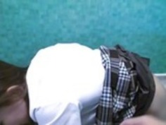 日本の女の子の洗面所フェラチオ