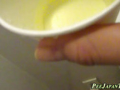 日本の女の子は、POVを小便します