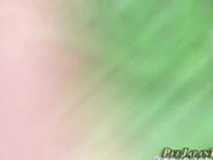 アジアの女の子はおしっこするしゃがみます