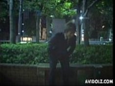 彼女のクリトリスをこすり毛深い女と美しいブルネット