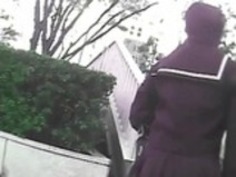 JKスタイルスカートが風によって引き起こされます