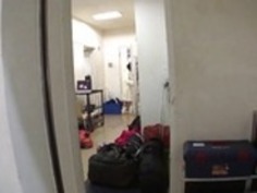 キューティーは大きなピングディルドで彼女の猫をクソが大好き