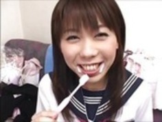 日本の女子高生のcumbrush