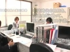 熟女教師さつきkiriokaは模索＆酔っている間、彼女の生徒たちに犯さ！