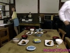 浴槽内巨乳日本人熟女titfucking