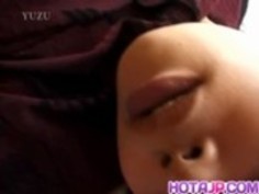 智美小林は、ハード陰茎のために飢えています