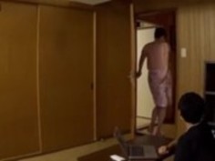 【おばさん胸チラ】40代で巨尻でお尻のおばさん熟女の胸チラプレイエロ動画！【xvideos動画】