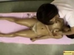 日本のマッサージサロン、ポルノEAで隠しカメラ：