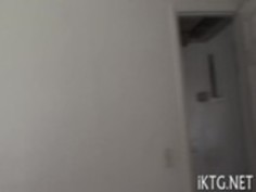 スキニー赤ん坊を厳しく管理するに適合しています