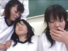 日本の女の子を吐きます