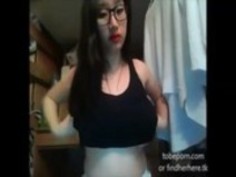 tobeporn.comガラスは自慰行為との大きなおっぱいとアジア