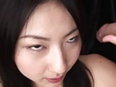 ゴージャスなブルネットふしだらな女は、筋金入りの輪姦を取得