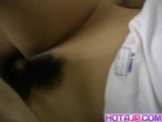 理恵高坂はメディカルチェックで犯さ毛深いスリットを持っています