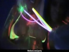 大学のパーティーのポルノビデオ1でファック