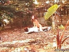 アジアの可愛い人は、いくつかの論文に庭に犯されている