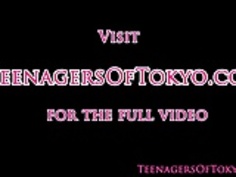 6男の前で裸の日本の十代