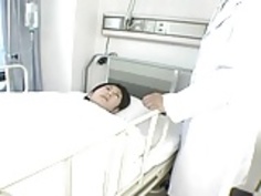 【無修正】入院中の美人若奥さんと３Ｐするドクター！