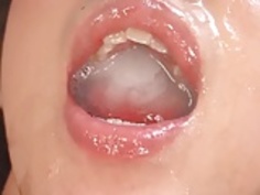 飢えた日本人の女の子は、精子が大好き