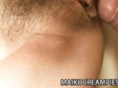 成熟した日本人サムライ高井は、彼女の猫が伸びて欲しい